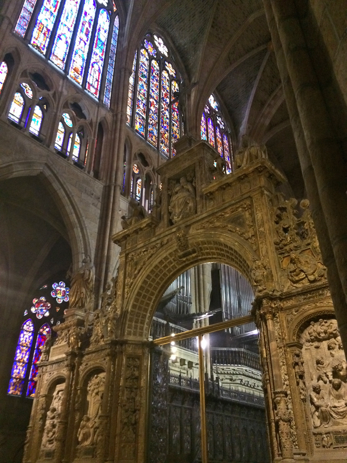 130 Inside_Leon_Cathedral_Stela-Arch-1